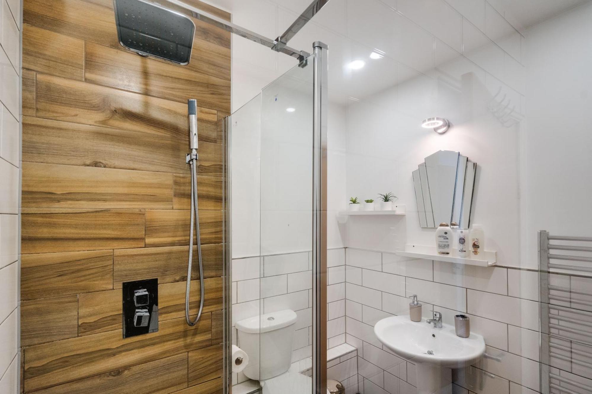 Cosy Central Apartment - Free Nearby Parking Liverpool Bagian luar foto